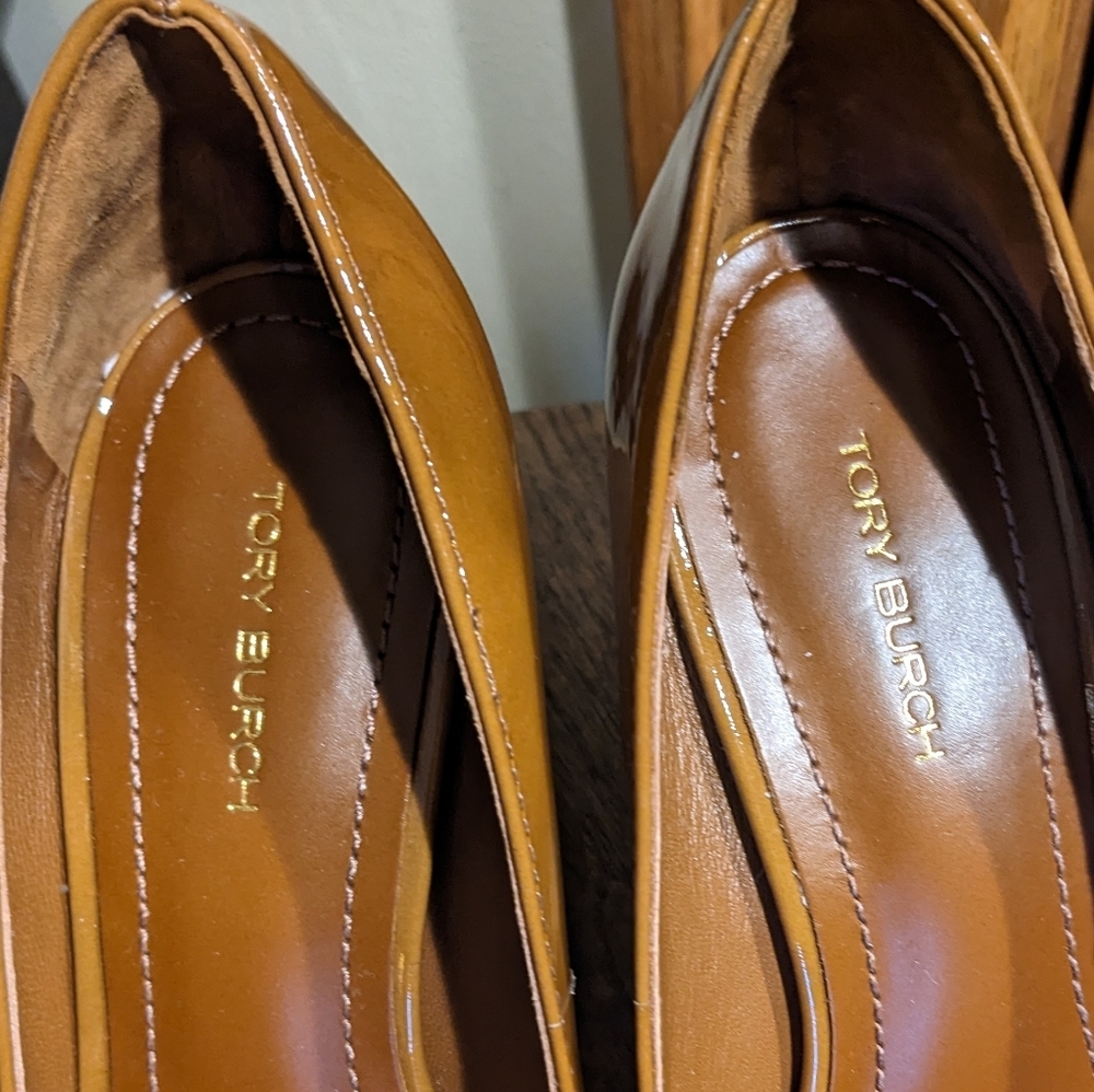 Tory Burch Banana Patent Leather Pumps sz 5M - Picture 10 of 16